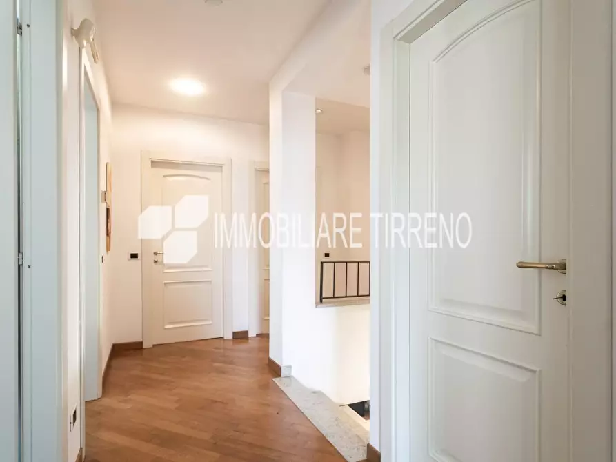Immagine 18 di Villa in vendita  a Massa