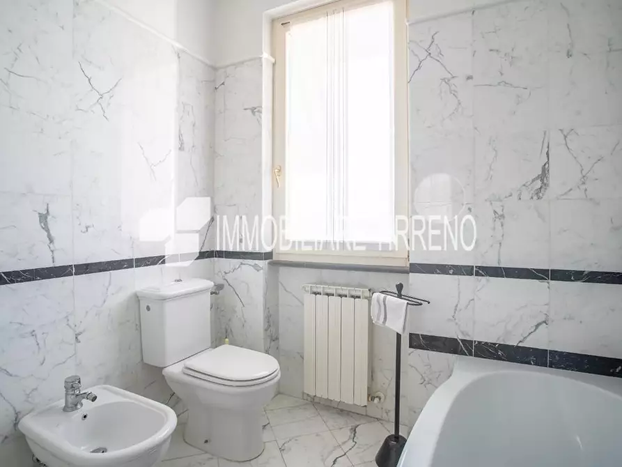 Immagine 28 di Villa in vendita  a Massa