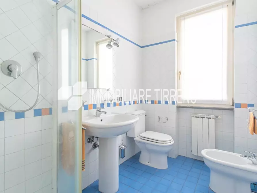 Immagine 35 di Villa in vendita  a Massa