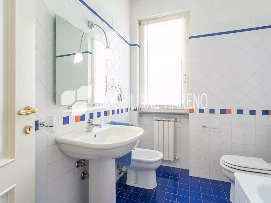 Immagine 33 di Villa in vendita  a Massa