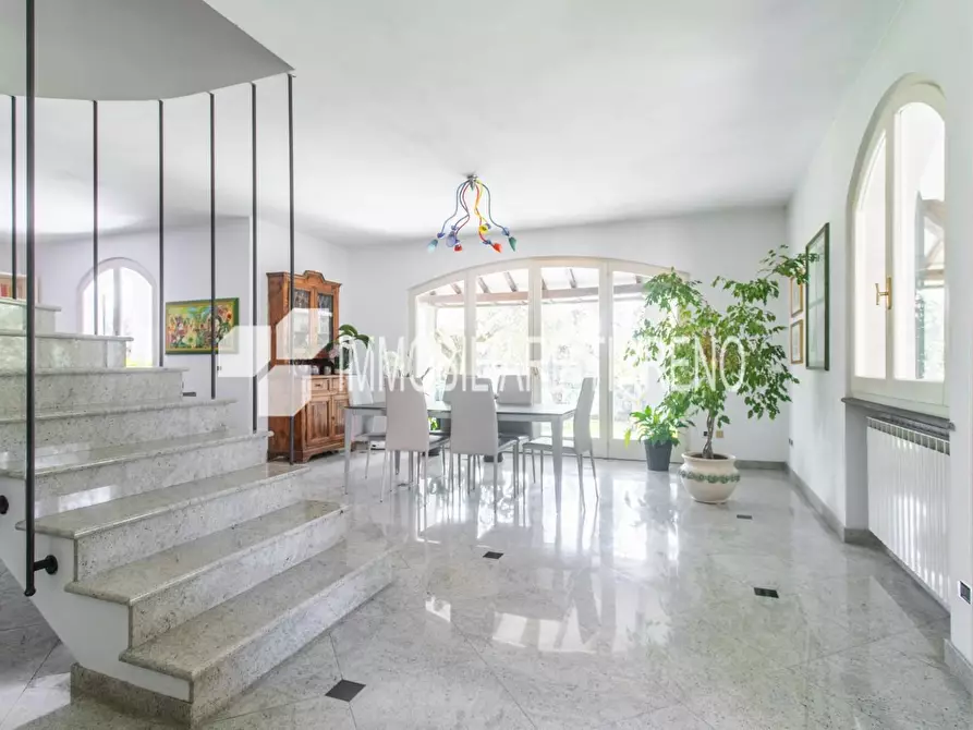 Immagine 37 di Villa in vendita  a Massa