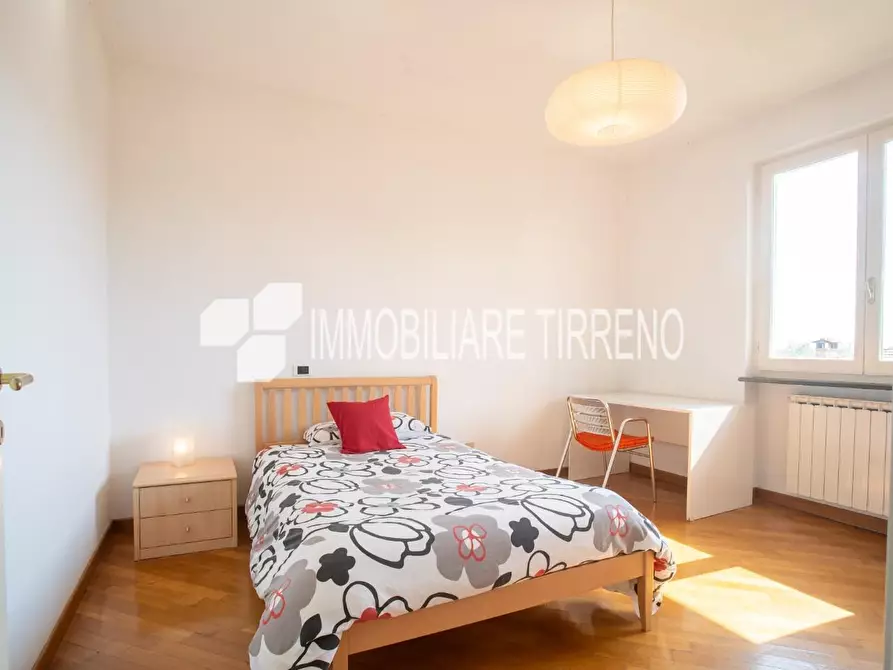 Immagine 23 di Villa in vendita  a Massa