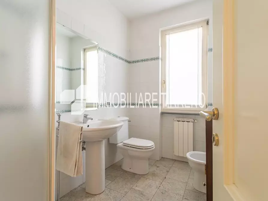 Immagine 36 di Villa in vendita  a Massa
