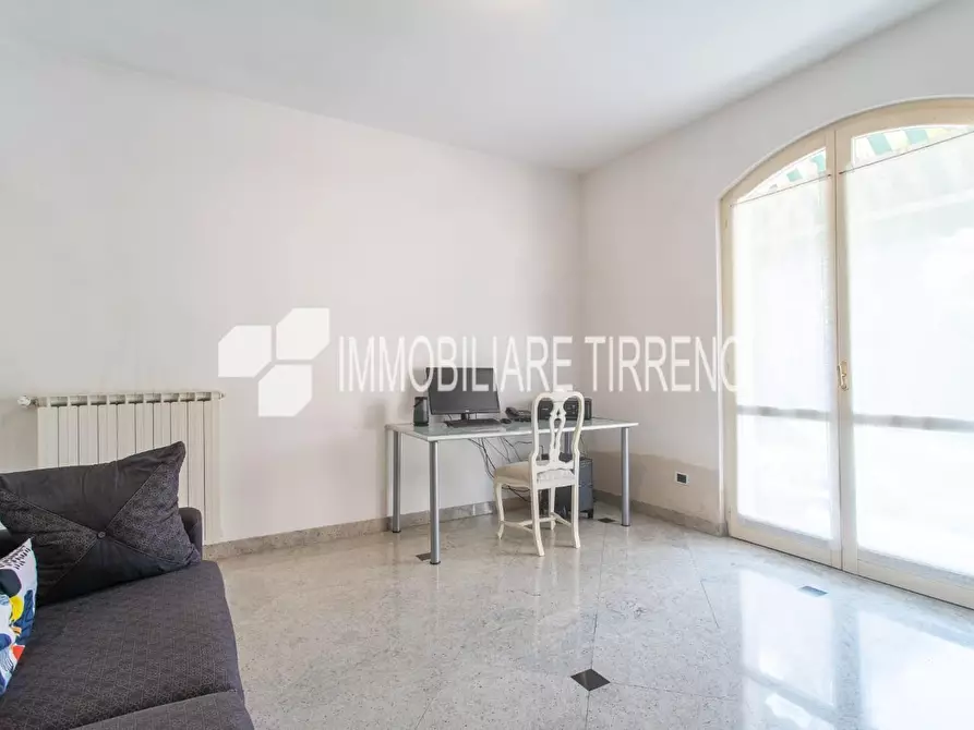 Immagine 27 di Villa in vendita  a Massa