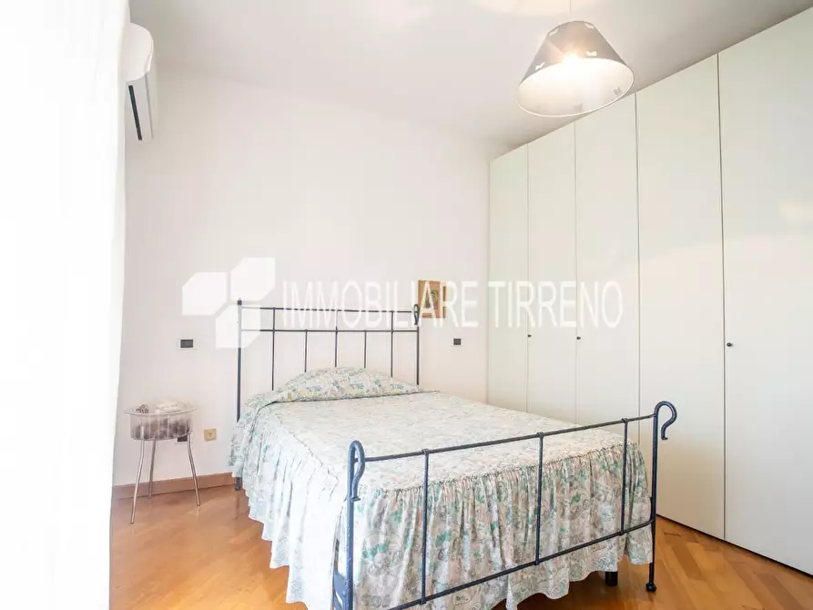 Immagine 20 di Villa in vendita  a Massa