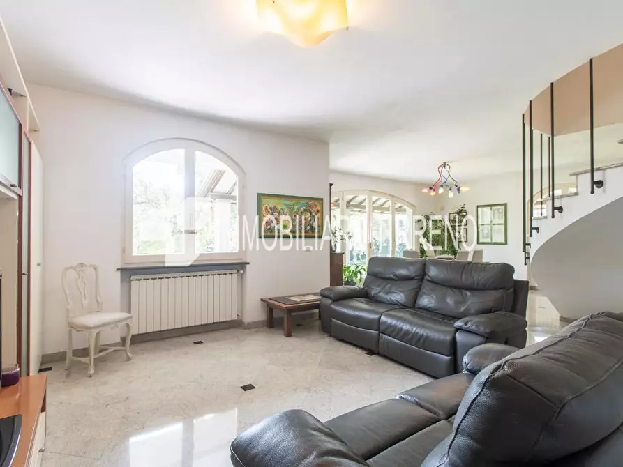 Immagine 11 di Villa in vendita  a Massa