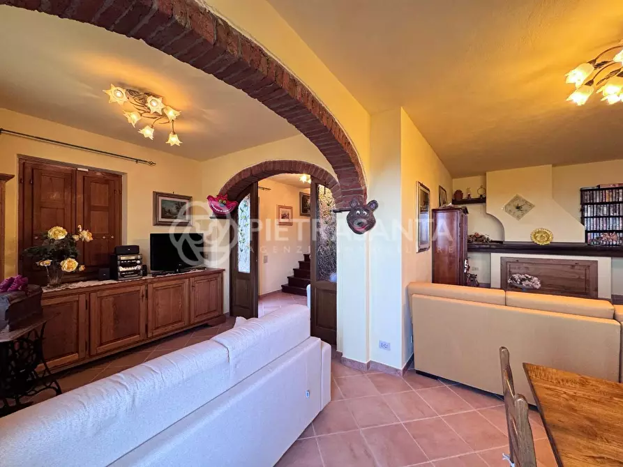 Immagine 11 di Casa colonica in vendita  a Pietrasanta