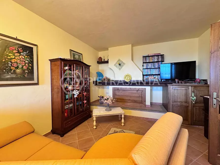Immagine 19 di Casa colonica in vendita  a Pietrasanta