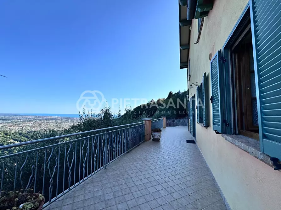 Immagine 5 di Casa colonica in vendita  a Pietrasanta