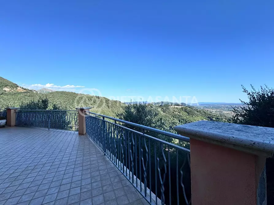 Immagine 36 di Casa colonica in vendita  a Pietrasanta
