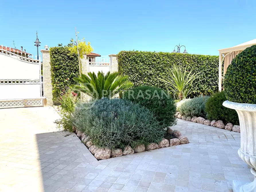 Immagine 3 di Villa in vendita  a Pietrasanta