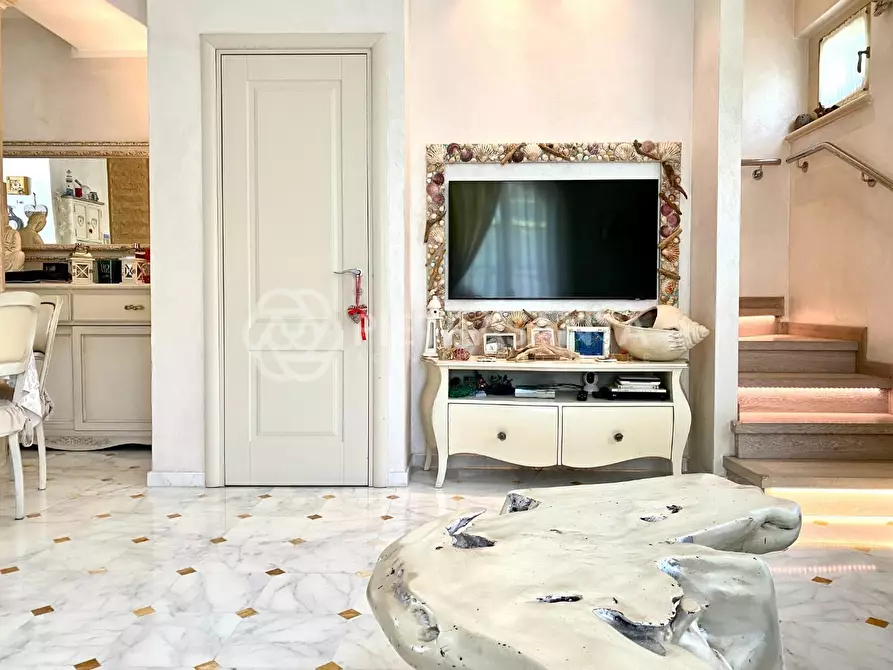 Immagine 13 di Villa in vendita  a Pietrasanta