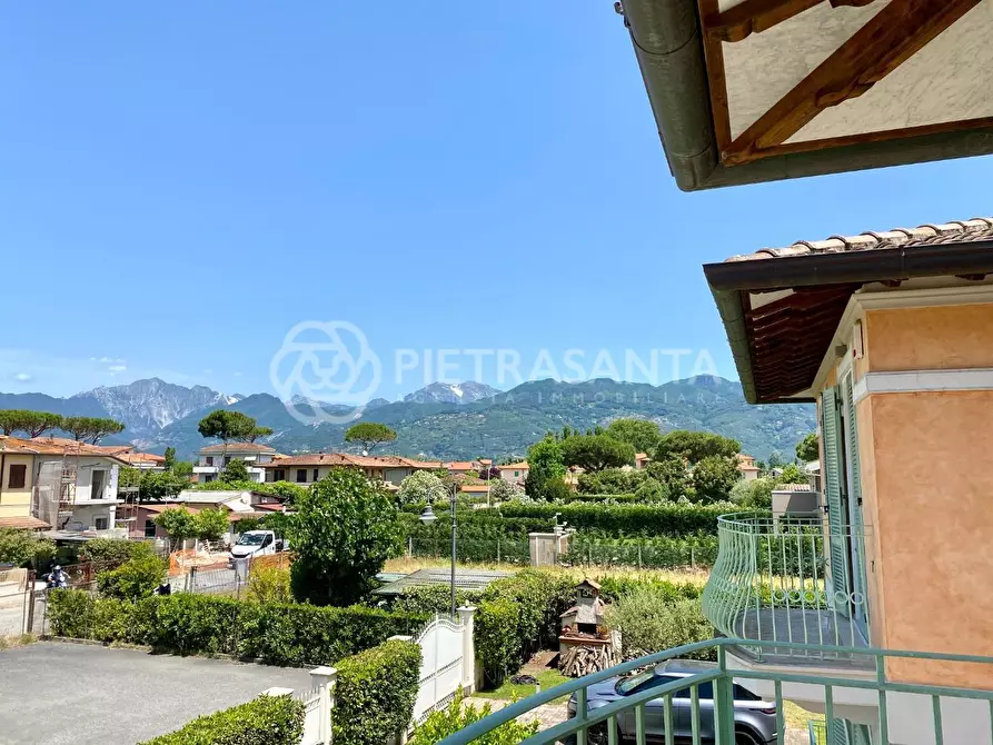 Immagine 6 di Villa in vendita  a Pietrasanta