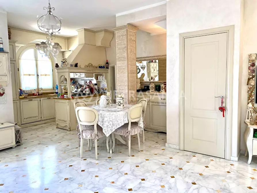 Immagine 12 di Villa in vendita  a Pietrasanta