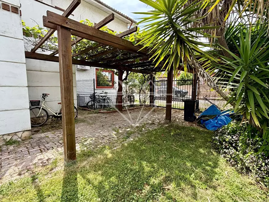Immagine 19 di Casa quadrifamiliare in vendita  a Ortonovo