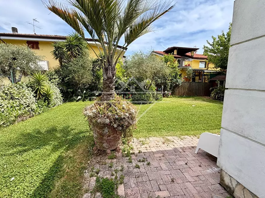 Immagine 22 di Casa quadrifamiliare in vendita  a Ortonovo