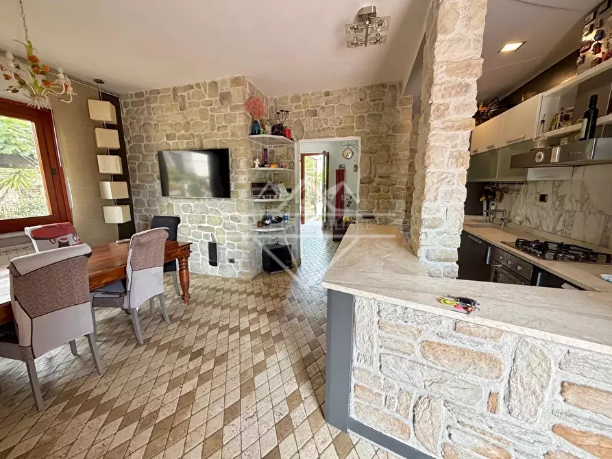 Immagine 3 di Casa quadrifamiliare in vendita  a Ortonovo