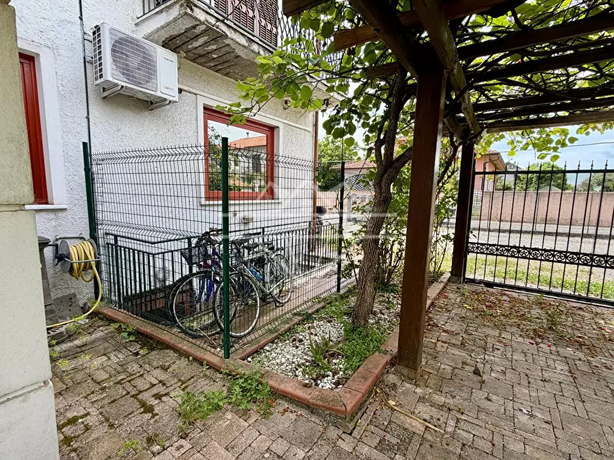 Immagine 23 di Casa quadrifamiliare in vendita  a Ortonovo