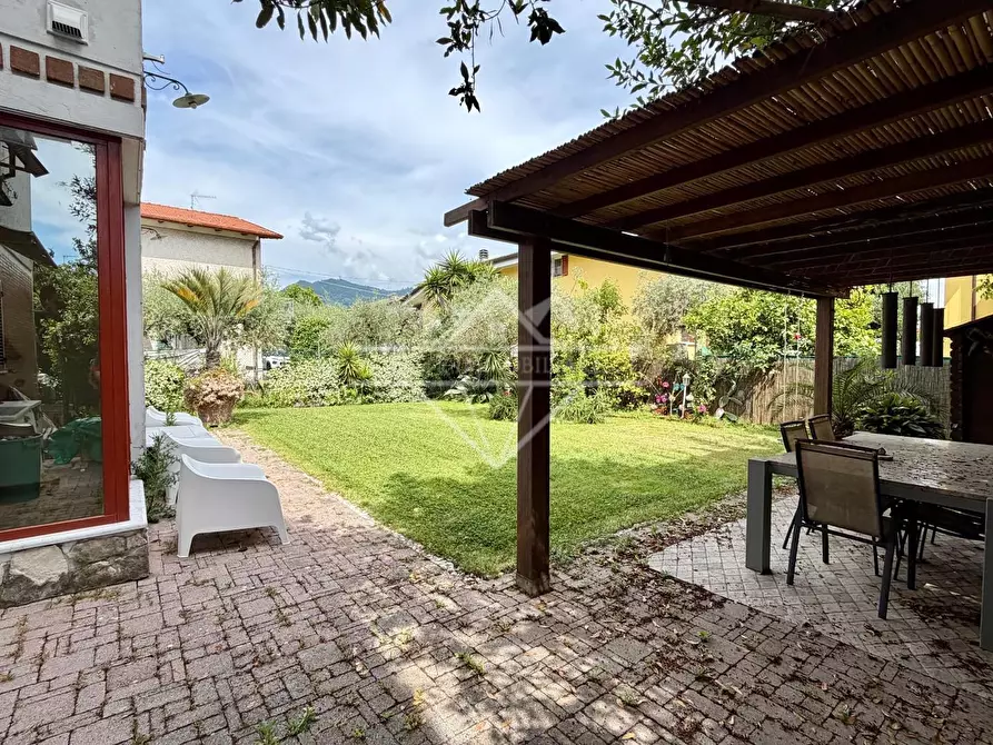 Immagine 6 di Casa quadrifamiliare in vendita  a Ortonovo