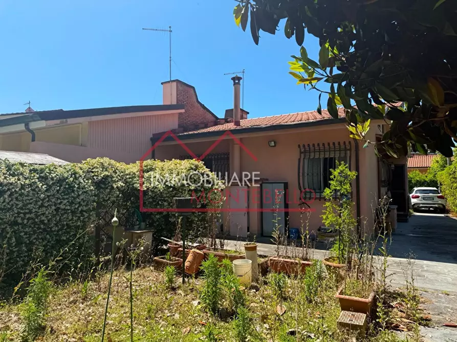 Immagine 30 di Casa bifamiliare in vendita  a Forte Dei Marmi