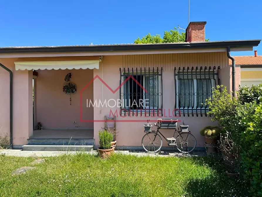 Immagine 2 di Casa bifamiliare in vendita  a Forte Dei Marmi