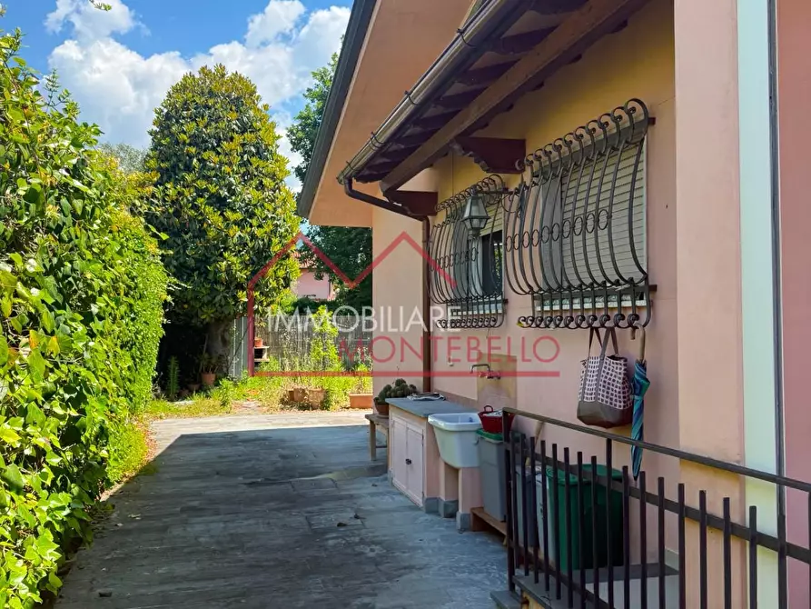 Immagine 24 di Casa bifamiliare in vendita  a Forte Dei Marmi