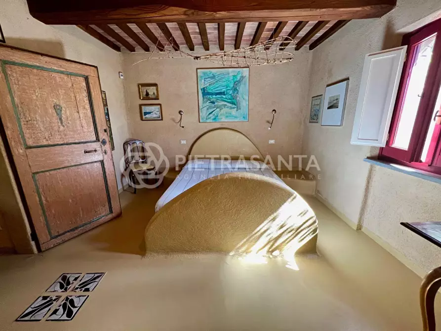 Immagine 21 di Rustico / casale in vendita  a Camaiore