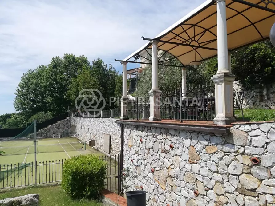 Immagine 3 di Villa in vendita  a Pietrasanta