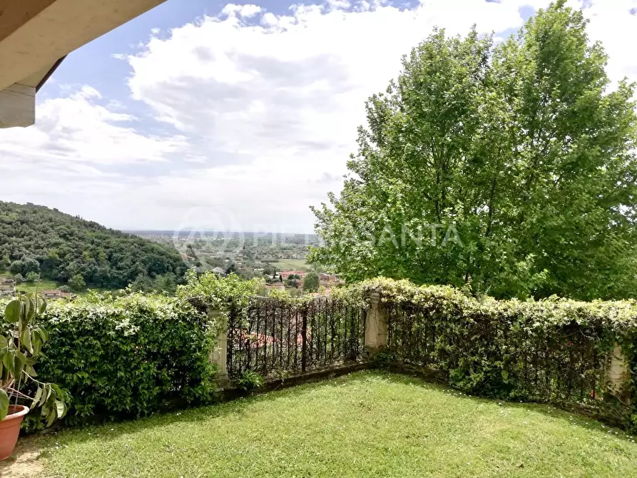 Immagine 2 di Villa in vendita  a Pietrasanta