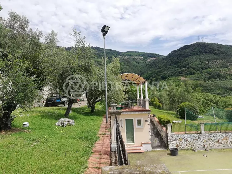 Immagine 8 di Villa in vendita  a Pietrasanta