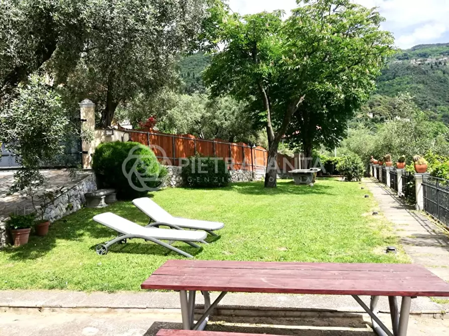 Immagine 5 di Villa in vendita  a Pietrasanta