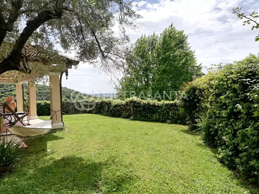 Immagine 4 di Villa in vendita  a Pietrasanta