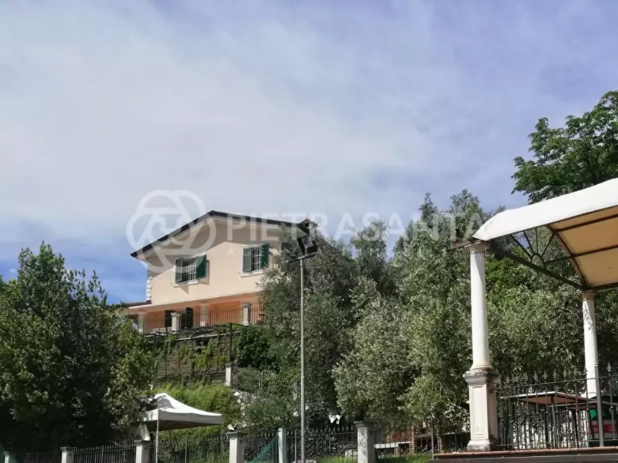 Immagine 7 di Villa in vendita  a Pietrasanta