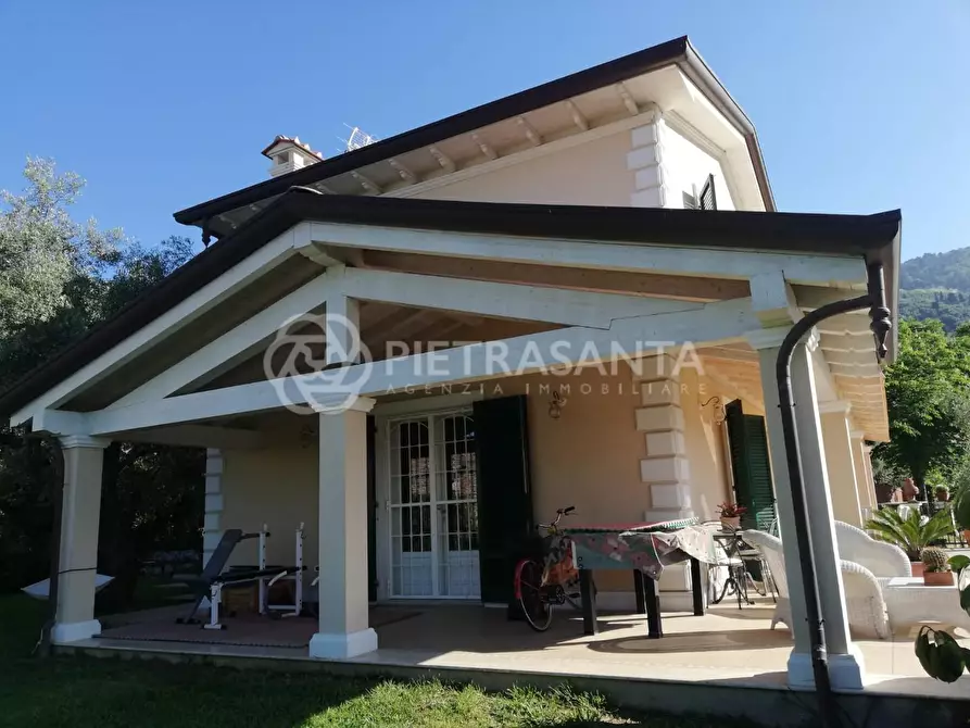 Immagine 15 di Villa in vendita  a Pietrasanta