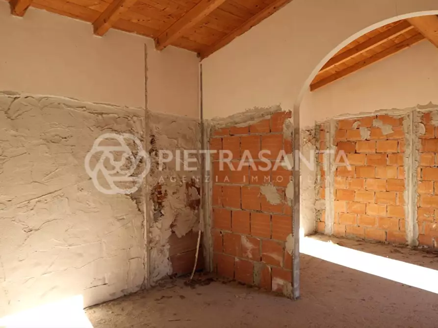 Immagine 11 di Casa colonica in vendita  a Massarosa