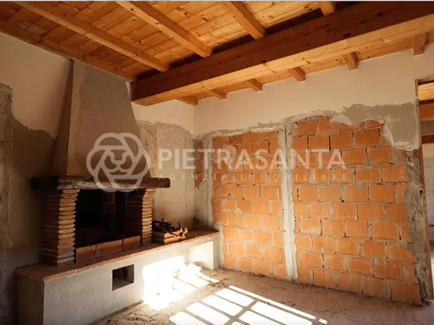 Immagine 13 di Casa colonica in vendita  a Massarosa
