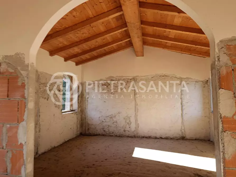 Immagine 14 di Casa colonica in vendita  a Massarosa