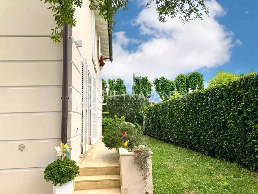 Immagine 4 di Villa in vendita  a Pietrasanta