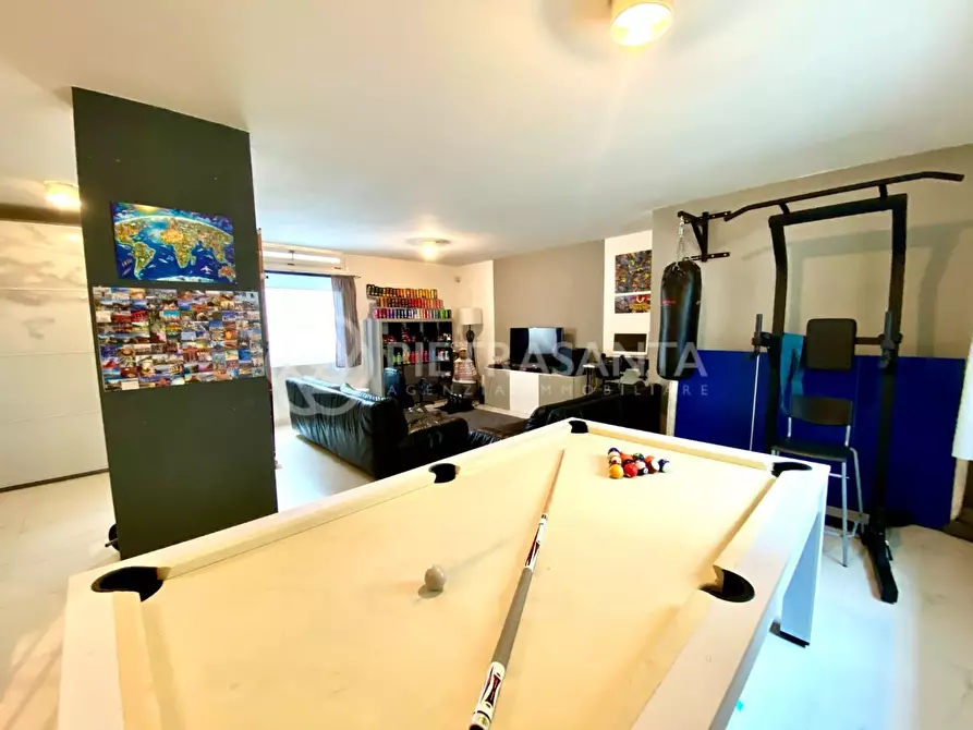 Immagine 15 di Villa in vendita  a Pietrasanta