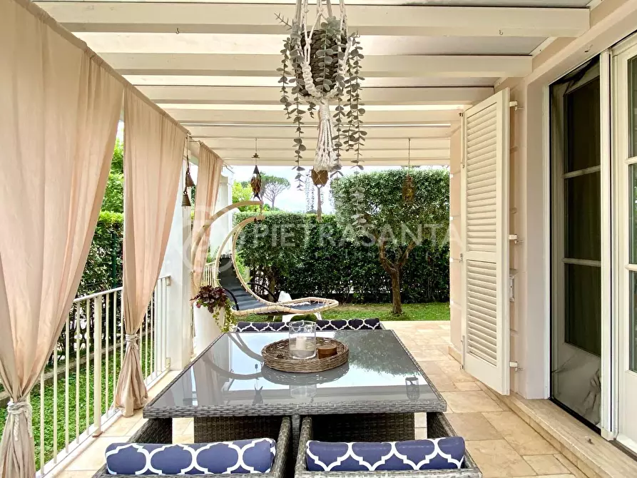 Immagine 24 di Villa in vendita  a Pietrasanta