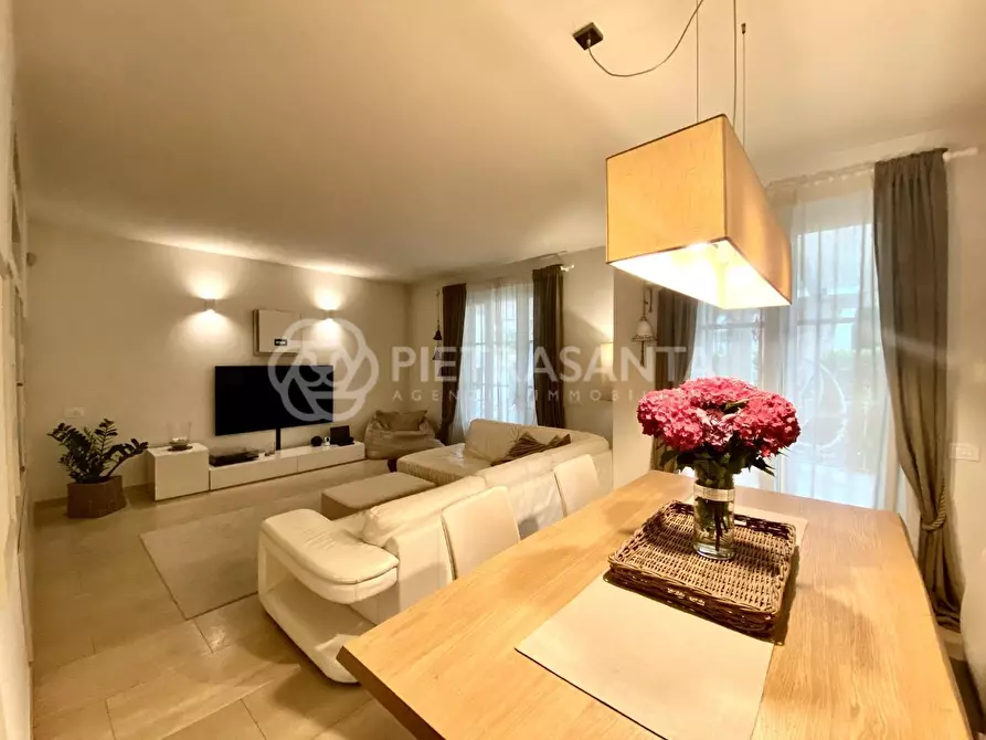 Immagine 11 di Villa in vendita  a Pietrasanta