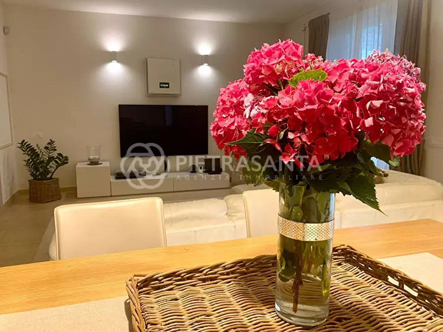 Immagine 10 di Villa in vendita  a Pietrasanta