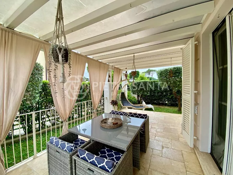 Immagine 23 di Villa in vendita  a Pietrasanta
