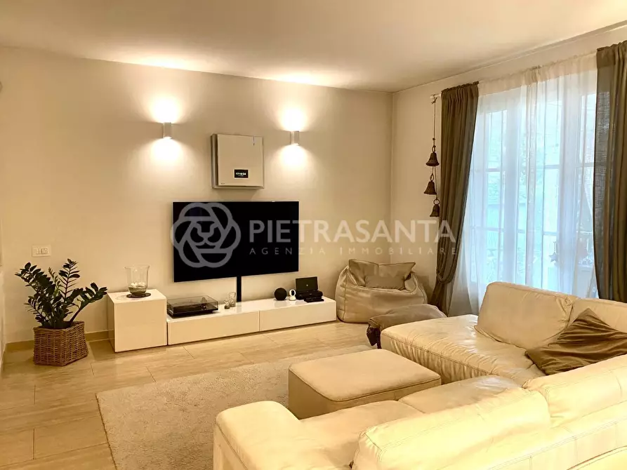Immagine 9 di Villa in vendita  a Pietrasanta