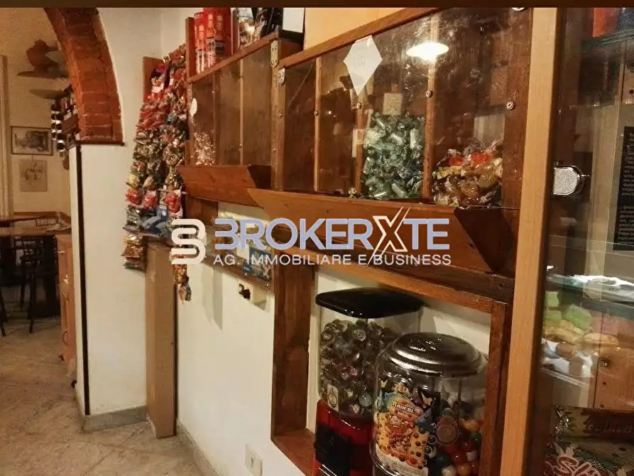 Immagine 4 di Bar / Ristorante in vendita  a Carrara