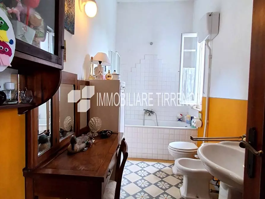 Immagine 11 di Casa indipendente in vendita  a Massa