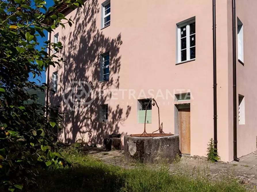 Immagine 12 di Villa in vendita  a Camaiore