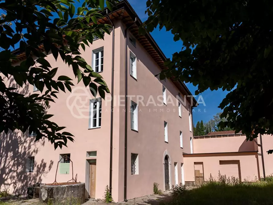 Immagine 4 di Villa in vendita  a Camaiore