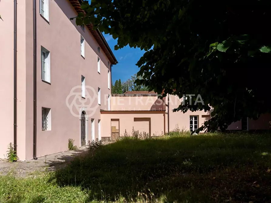 Immagine 5 di Villa in vendita  a Camaiore