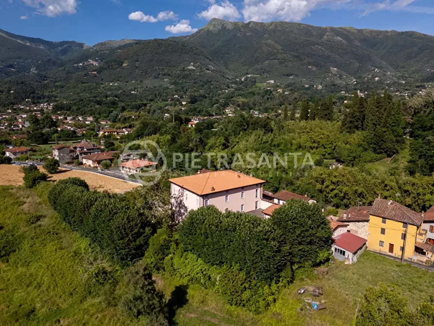 Immagine 45 di Villa in vendita  a Camaiore